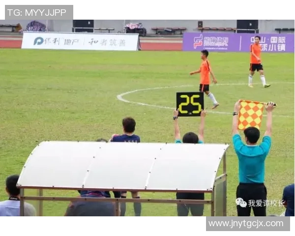 友谊如球场上的默契配合足球明星之间的深厚情谊探秘