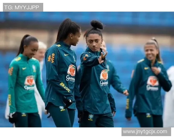 怀孕期间的足球明星们如何平衡家庭与职业生涯的挑战与机遇